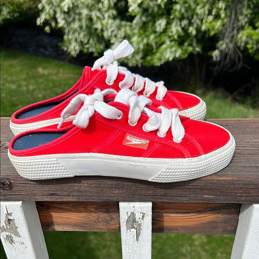 SPEEDO slip in lace front sneakers